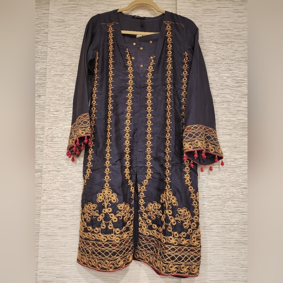 Cross Stitch Pakistani / Indian Kurta - Picture 1 of 5